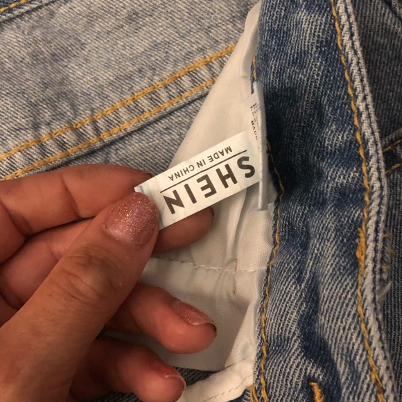 Shein cut off high waisted jean shorts👖 - Picture 4 of 5
